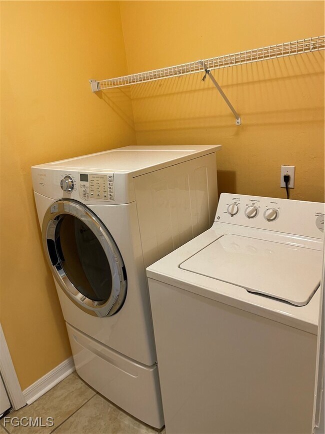 Building Photo - 2533 Deerfield Lake Ct