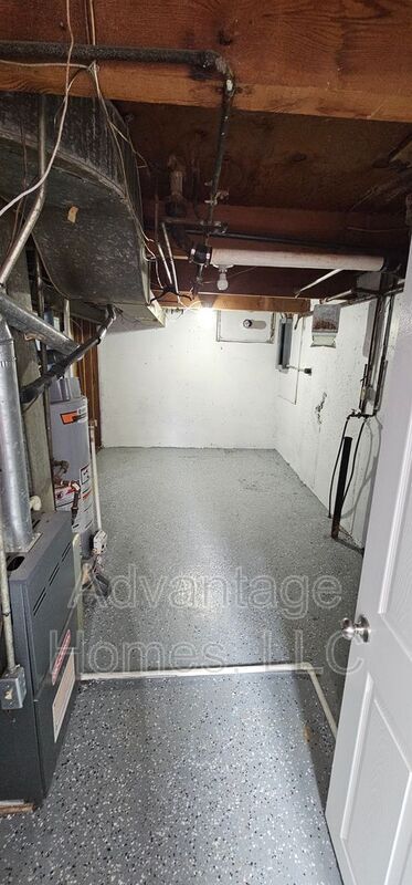 Building Photo - 911 N 70th Terrace