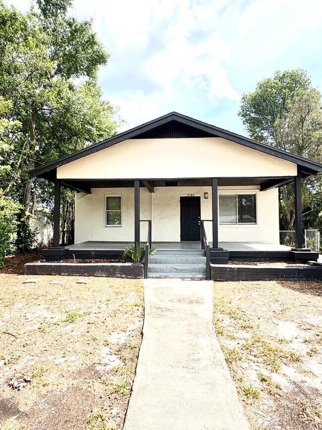 Building Photo - 3/2 Historic Home Available NOW!