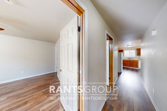 Building Photo - Recently updated home in Beachcrest's quie...