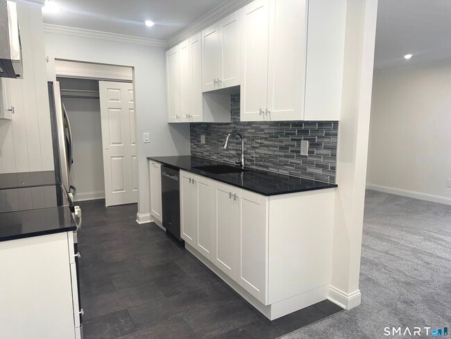 Building Photo - 50 Aiken St