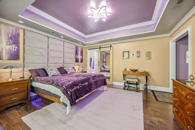 Building Photo - Gorgeous, Fully furnished 3 Bed 3.5 bath h...