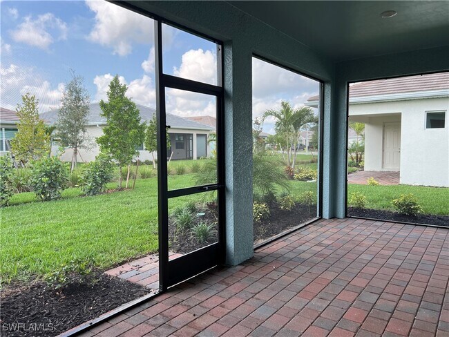 Building Photo - 393 Deauville Lp