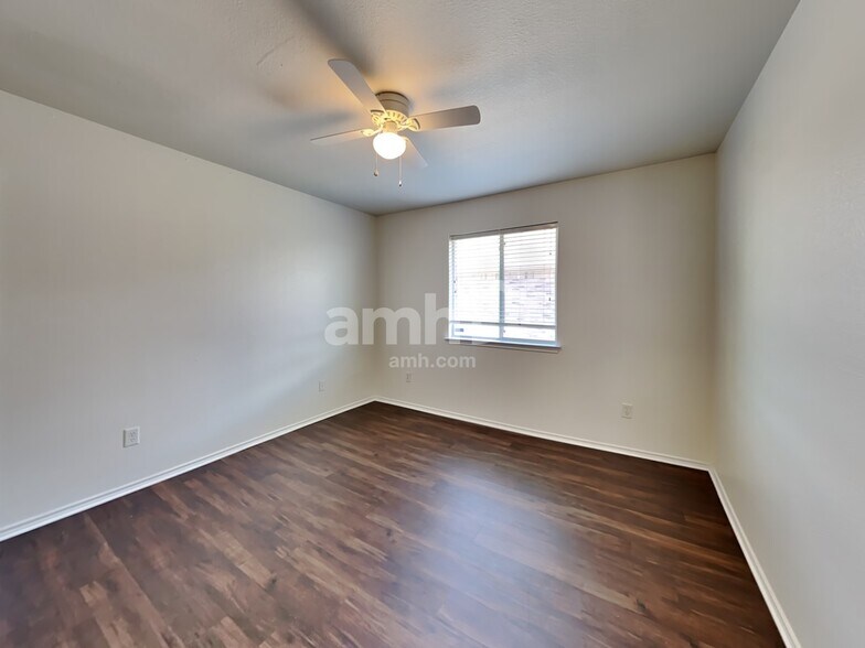 Building Photo - 617 Overton Dr