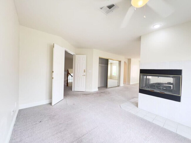 Building Photo - Great location house in Green Valley