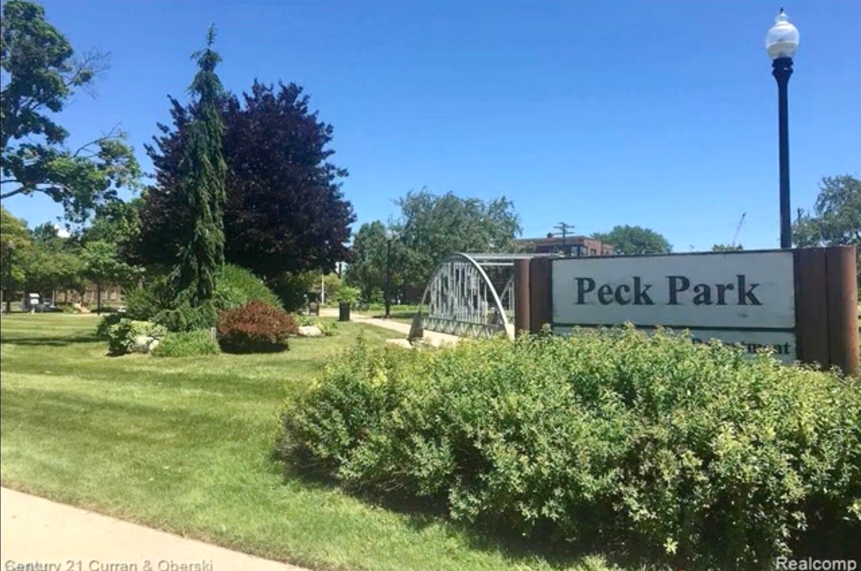 Peck Park nearby! - 455 E Ferry St