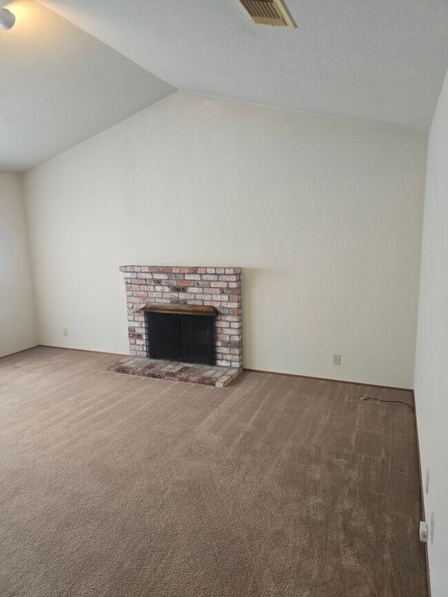 Building Photo - New On The Market