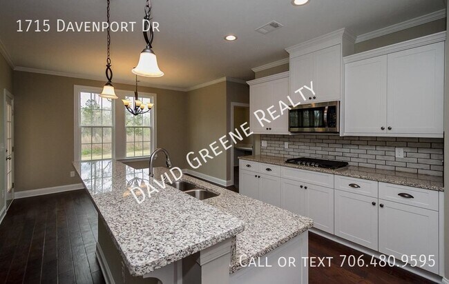 Building Photo - 1715 Davenport Dr