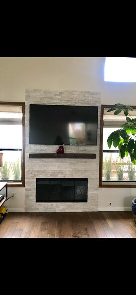 Building Photo - 4255 Las Virgenes Rd