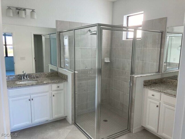 Building Photo - 3261 Altimira Dr