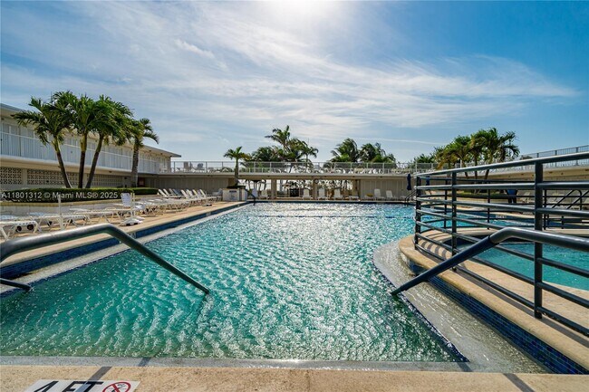 Building Photo - 4747 Collins Ave