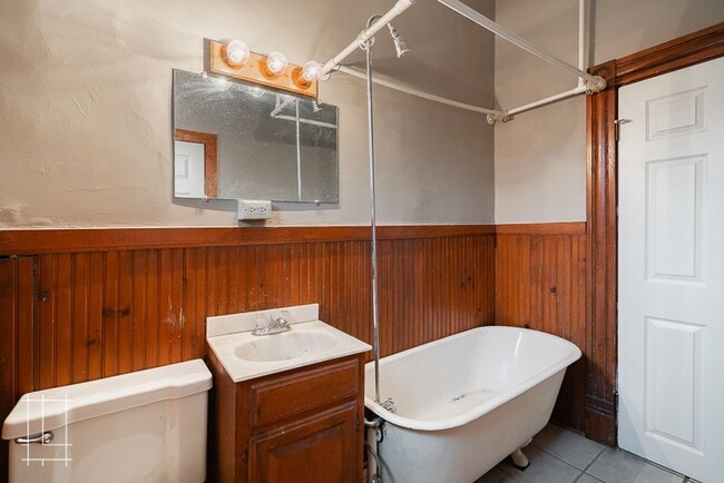 Building Photo - 772 Neil Ave