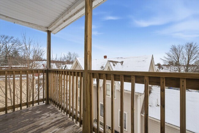 Building Photo - 135 Sagamore St