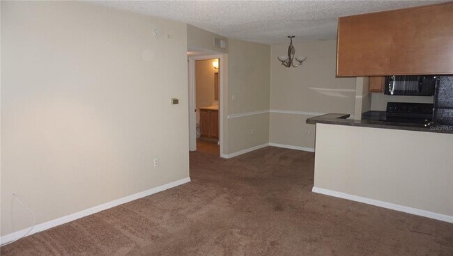 Building Photo - 220 Lake Parsons Green