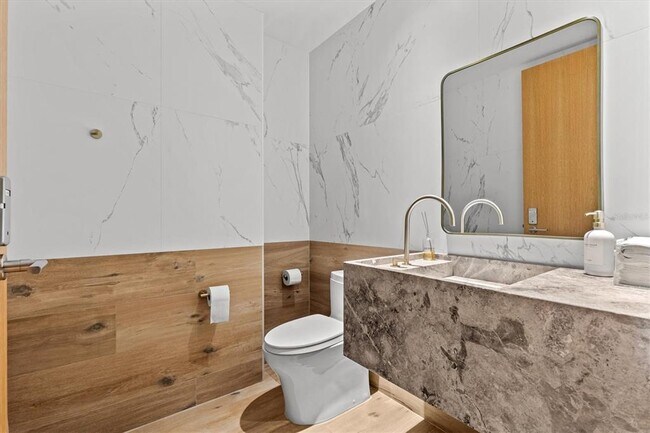 Building Photo - 1020 Sunset Point Rd