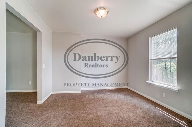 Building Photo - 3733 Willow Run Dr