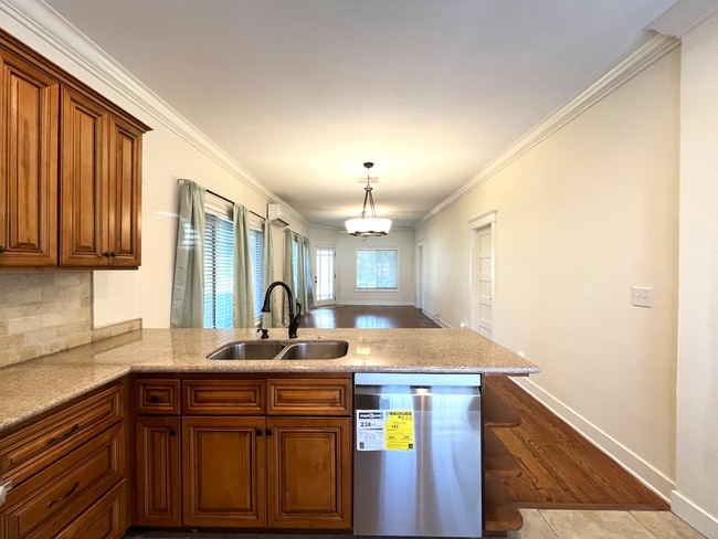 Building Photo - REMODELED 2 BED, 1.5 BATH IN CORONA