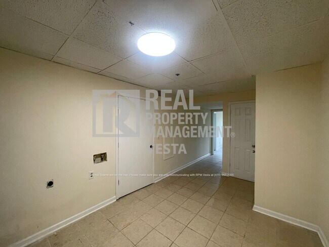 Building Photo - 6712 Hawkinsville Rd