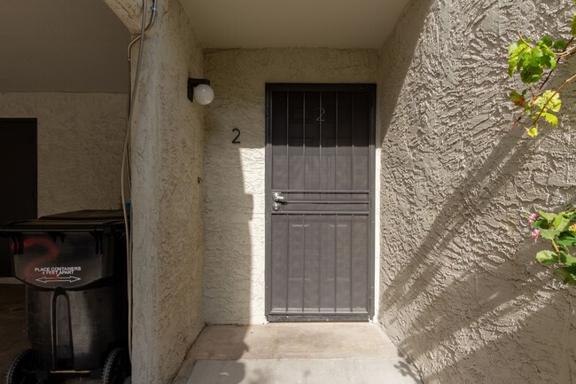 Building Photo - Absolutely perfect Townhome Available now!...