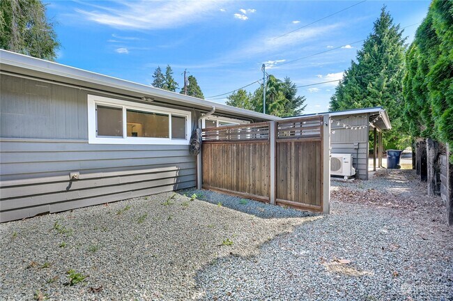 Building Photo - 1116 McLean Rd