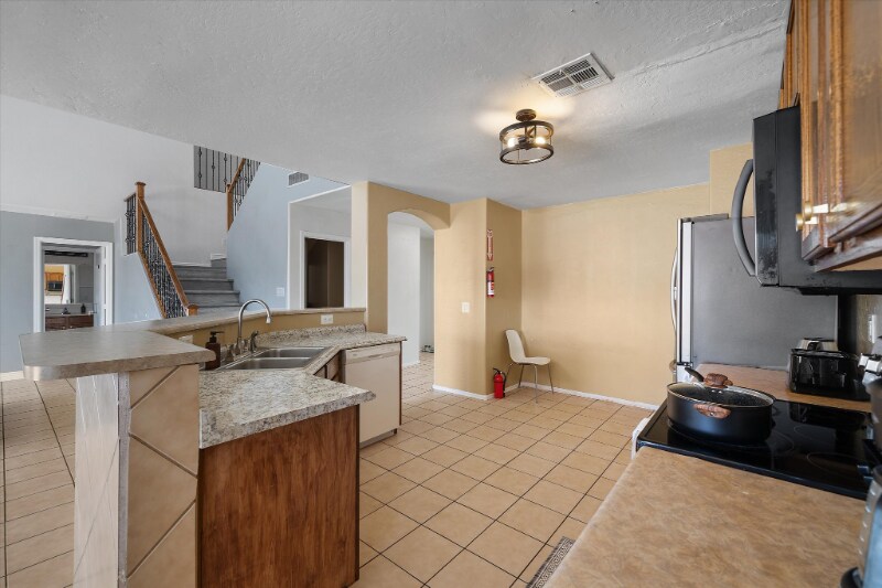 Building Photo - 7315 W Cordes Rd