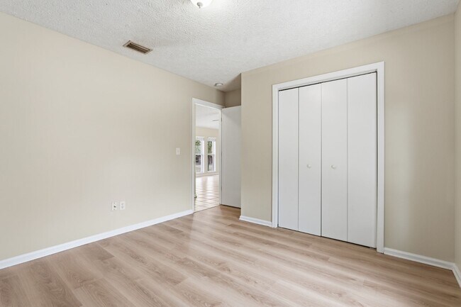 Building Photo - 533 Joseph Cir