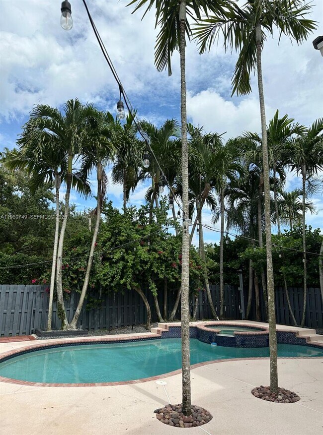 Building Photo - 4021 SW 153rd Ave