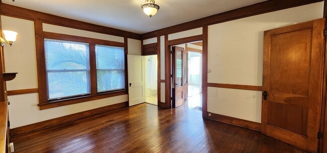 Building Photo - Coronado: Charming 1bd/1.25ba Village Apartment - Front Lower Unit