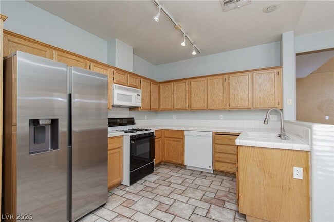 Building Photo - 2137 Polynesia Cir