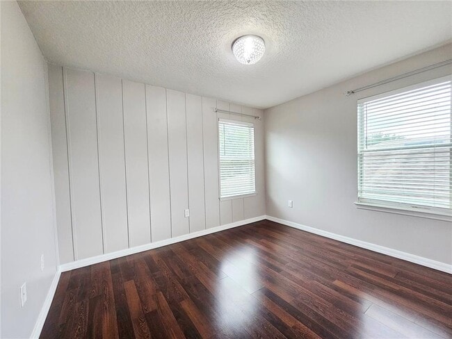 Building Photo - 11867 Verrazano Dr