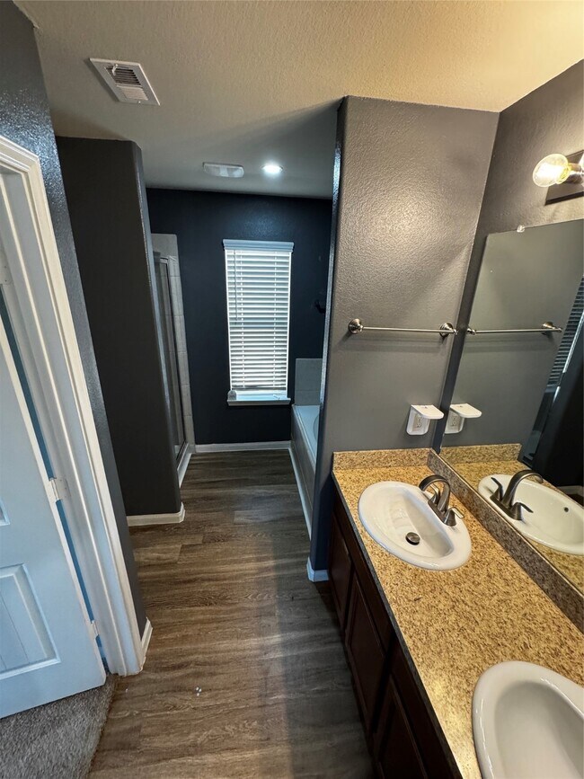 Primary Photo - 5746 Manning Crk Trl