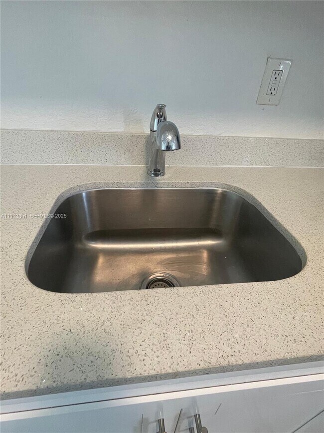 Building Photo - 5511 SW 20th St