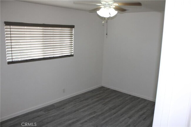 Building Photo - 1810 W Houston Ave