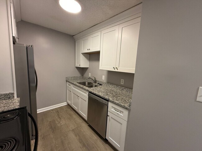 Building Photo - 906 Seabreeze Ct