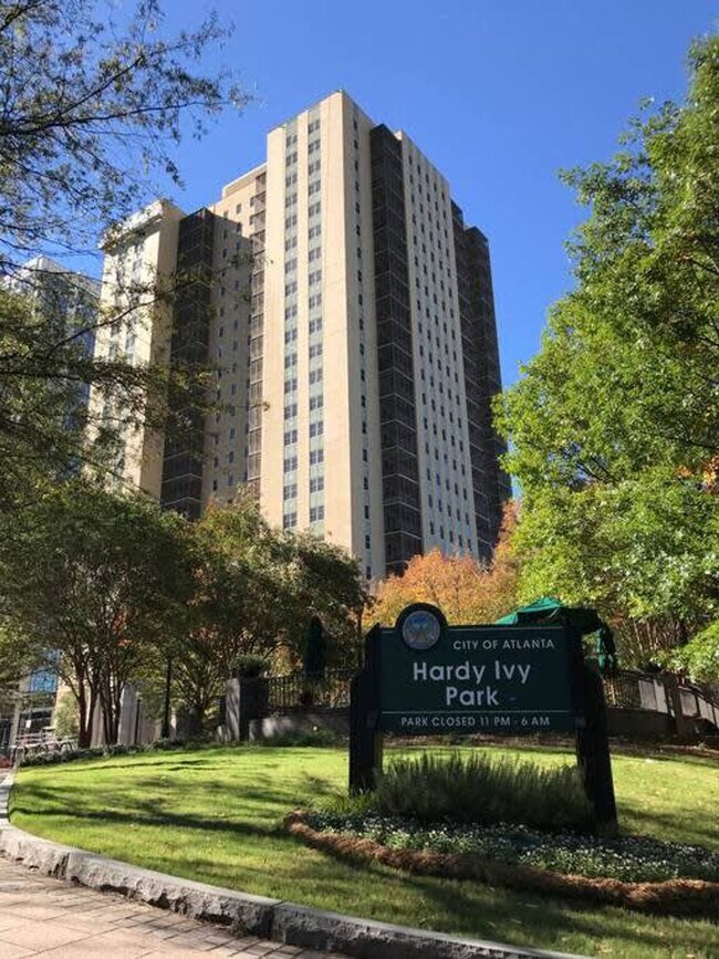 Building Photo - 300 W Peachtree St NW