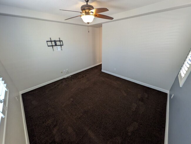 Building Photo - 1045 Ambrosia Dr