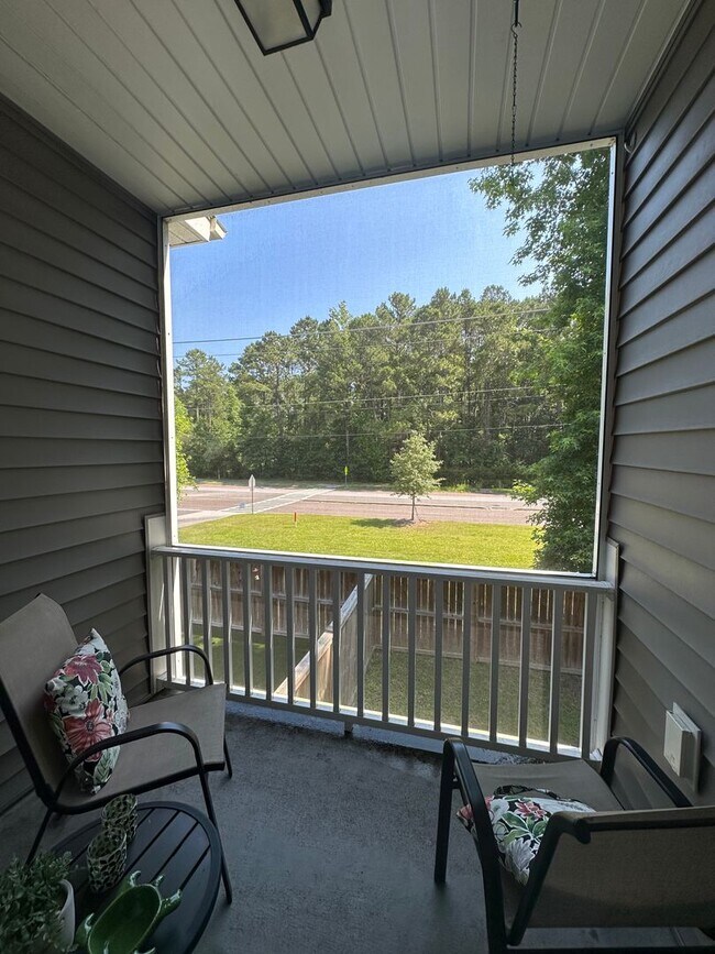 Building Photo - Updated Three Bedroom Townhome in West Ashley
