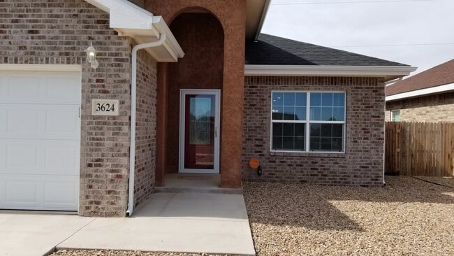 Building Photo - OPEN FLOOR PLAN ON HOME ONLY 1 YEAR OLD