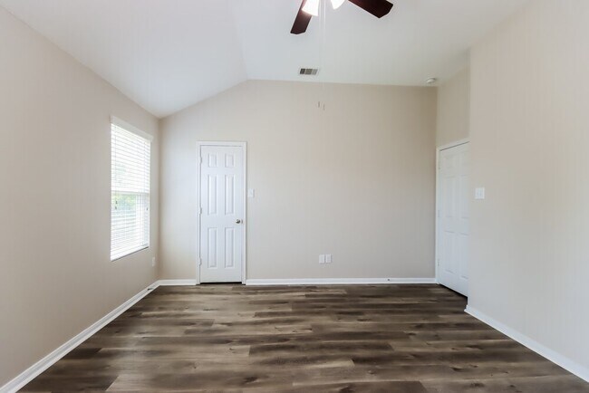 Building Photo - 16779 Warbler Dr
