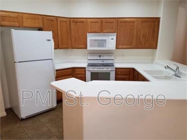 Building Photo - 3753 E Canyon Crest Ave