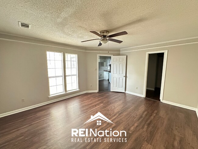 Building Photo - STANDOUT MEMPHIS RENTAL! 3BR/2BA | High Ceilings & Brick Fireplace | Fenced Yard!
