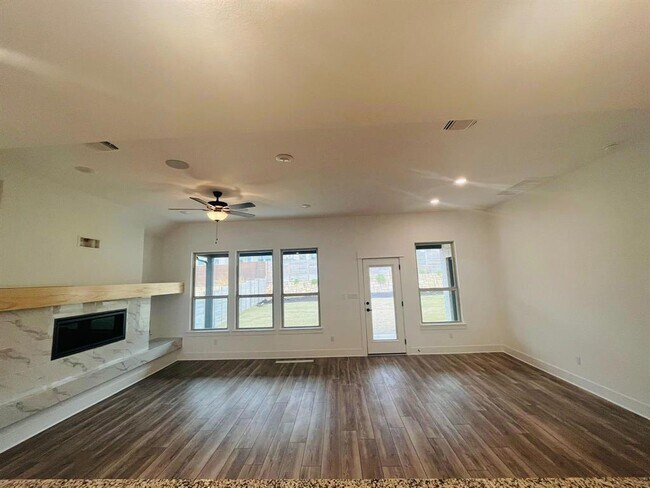 Building Photo - 3405 Charade Dr