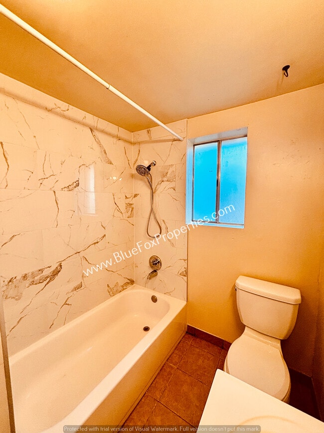 Building Photo - 3707 E Glenn St