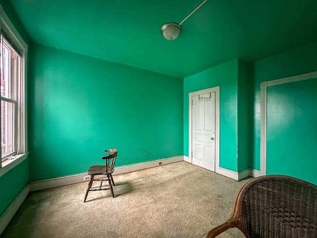 Building Photo - 19 Locust St