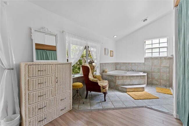 Building Photo - 515 Crystal Beach Ave