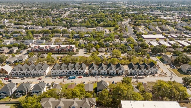 Building Photo - Brand New 6 Bed, 6.5 Bath, 3 Story Townhomes w/ Bonus Room & Balcony!