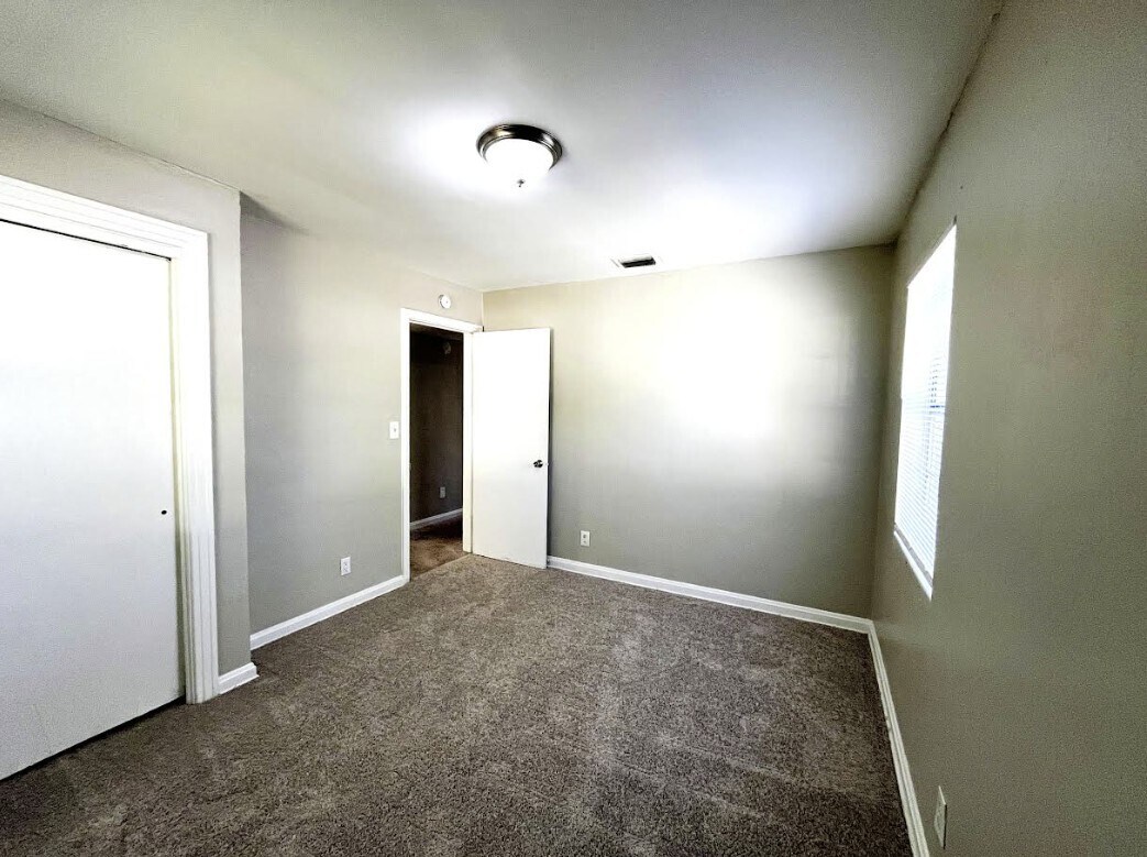 Building Photo - 10252 Haverford Rd