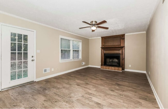 Building Photo - 2444 Quentin Dr