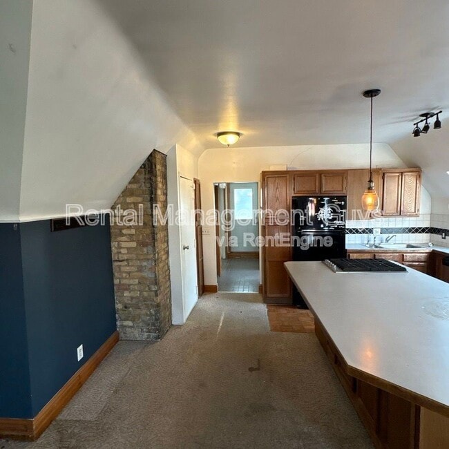 Building Photo - 2647 Girard Ave S