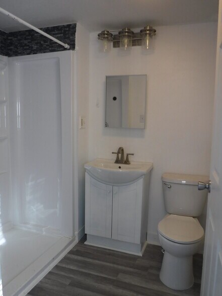 Building Photo - 6417 Washington St